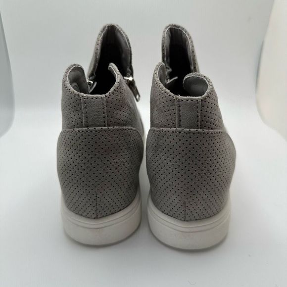 CUSHIONAIRE Women's Hart Hidden Wedge Sneaker 7 WIDE GRAY - Picture 4 of 7